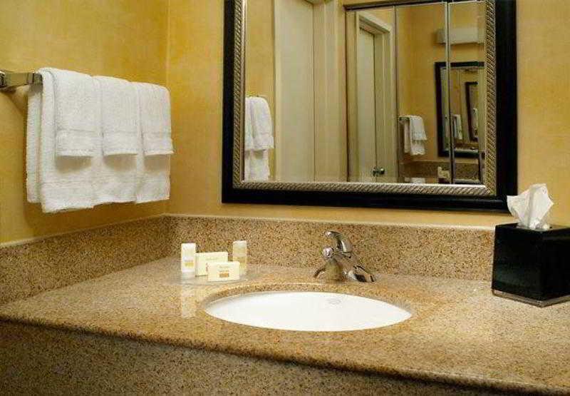 Courtyard By Marriott Augusta Ξενοδοχείο Δωμάτιο φωτογραφία